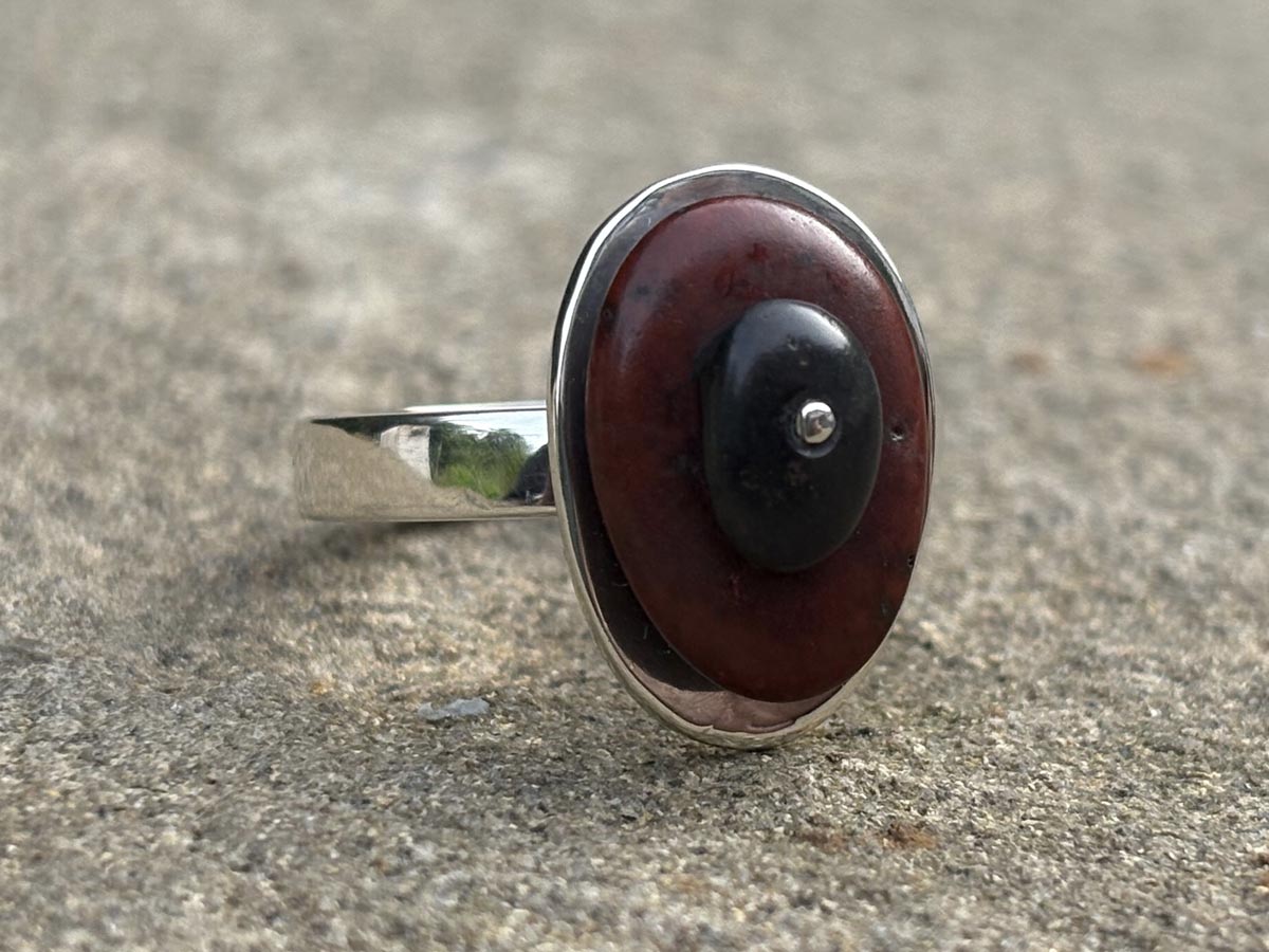 Anna – Silberring mit kleinen Strandsteinen