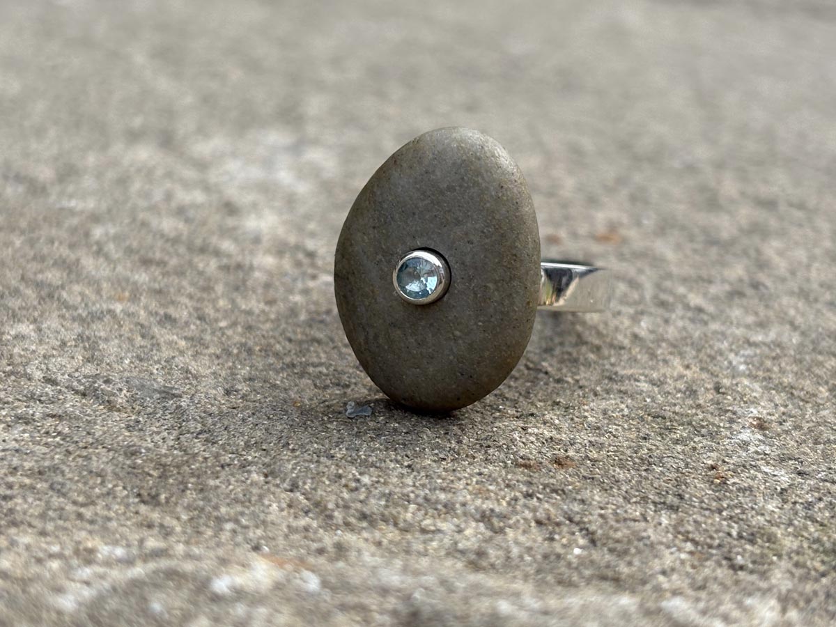 Audrey – Silberring mit Strandstein und Aquamarin